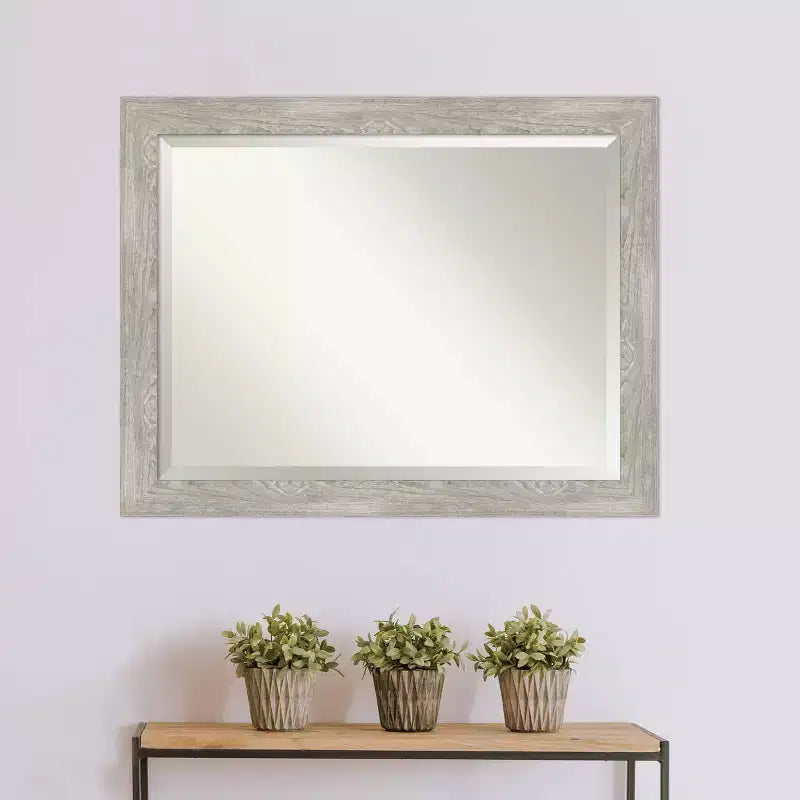 Specchio da parete rettangolare Dove Graywash con cornice in legno, 46" x 36", per 1 persona, da appendere alla parete