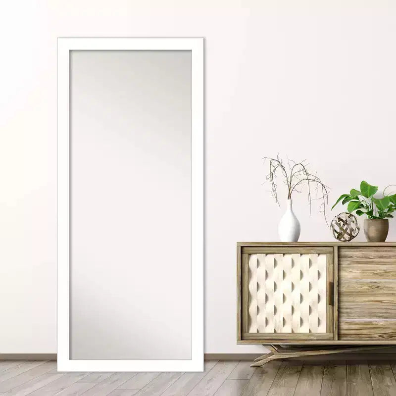 Specchio da parete/terra a figura intera incorniciato a cuneo bianco 28" x 64"