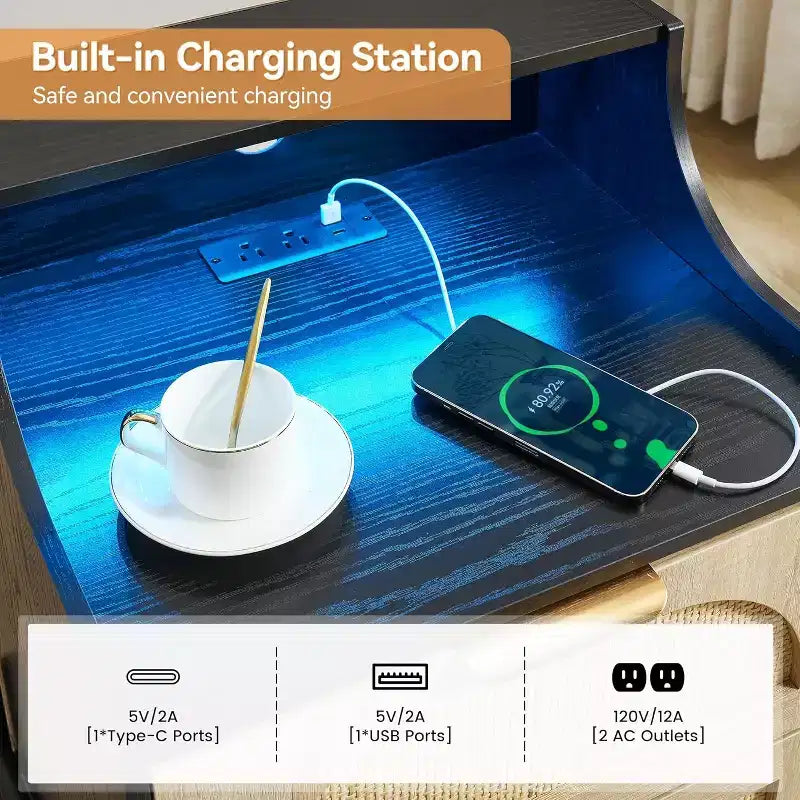 Comodino nero in rattan con illuminazione RGB, prese e USB, 2 cassetti