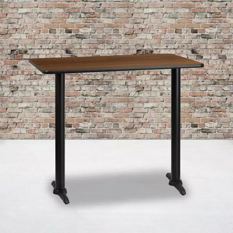 Tavolo rettangolare da bar 30" x 48" con base a T, posti a sedere per un massimo di 4 persone