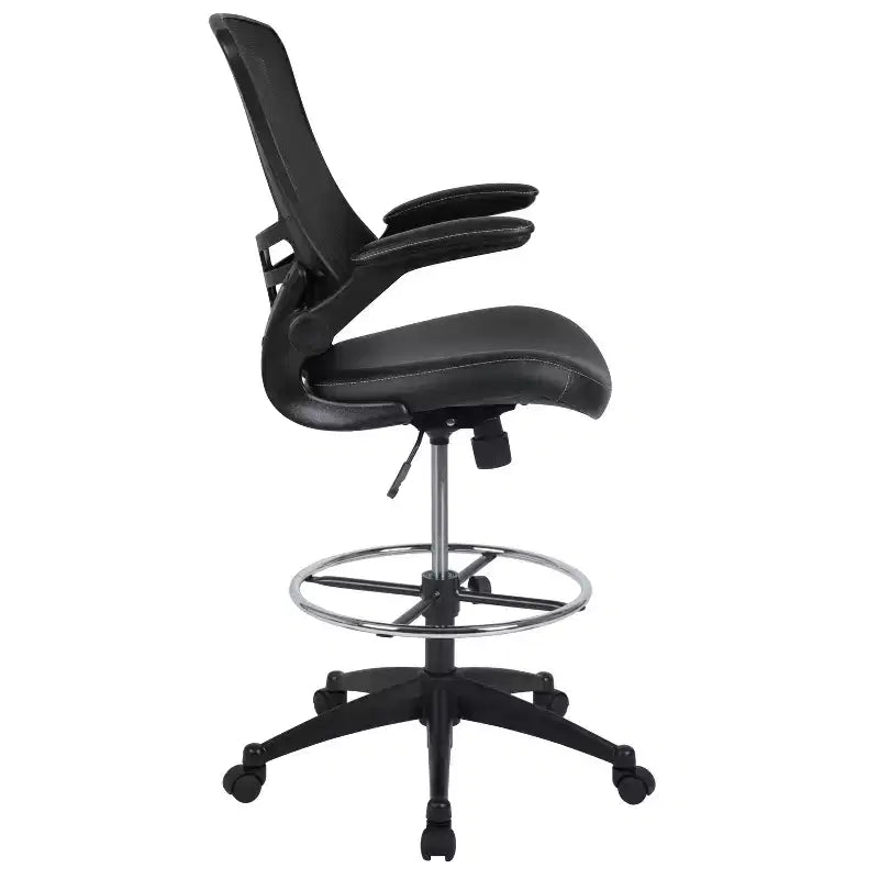 Sedia ergonomica da disegno in rete a schienale medio con poggiapiedi ad anello e braccioli ribaltabili, sedile singolo, colori assortiti
