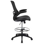 Sedia ergonomica da disegno in rete a schienale medio con poggiapiedi ad anello e braccioli ribaltabili, sedile singolo, colori assortiti