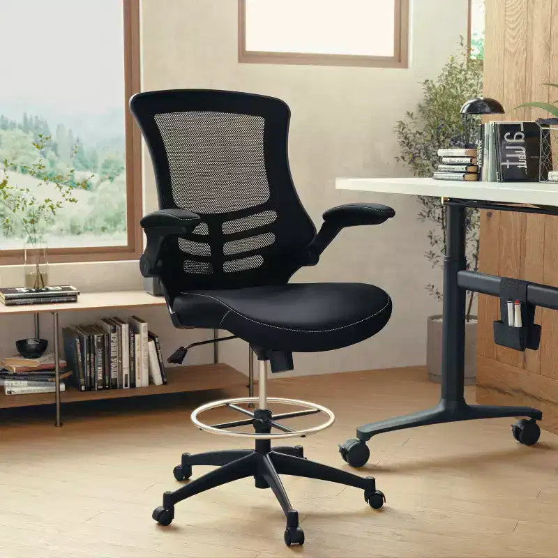 Sedia ergonomica da disegno in rete a schienale medio con poggiapiedi ad anello e braccioli ribaltabili, sedile singolo, colori assortiti