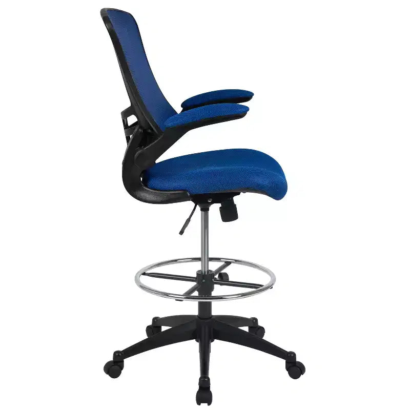 Sedia ergonomica da disegno in rete a schienale medio con poggiapiedi ad anello e braccioli ribaltabili, sedile singolo, colori assortiti