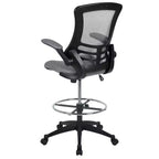 Sedia ergonomica da disegno in rete a schienale medio con poggiapiedi ad anello e braccioli ribaltabili, sedile singolo, colori assortiti