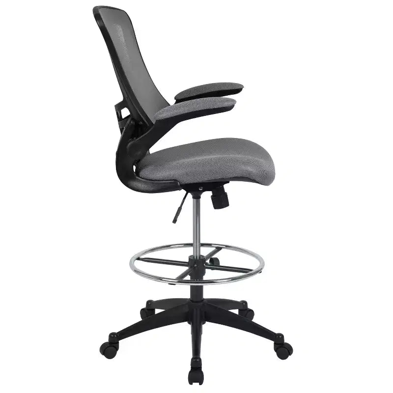 Sedia ergonomica da disegno in rete a schienale medio con poggiapiedi ad anello e braccioli ribaltabili, sedile singolo, colori assortiti