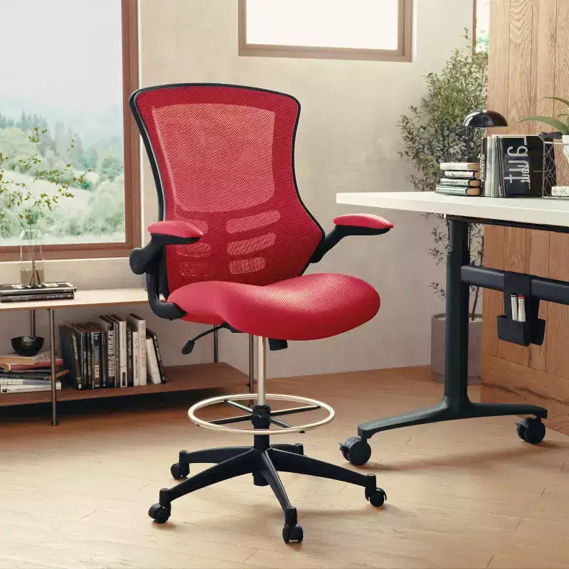 Sedia ergonomica da disegno in rete a schienale medio con poggiapiedi ad anello e braccioli ribaltabili, sedile singolo, colori assortiti